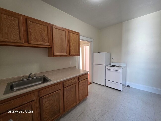 Foto del edificio - No Brokers Fee. No Security Deposit, Heat,...