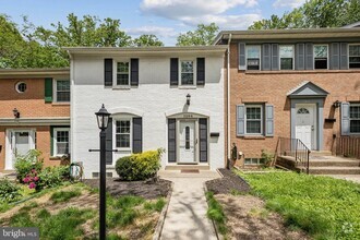 Building Photo - 1204 Fox Run Pl