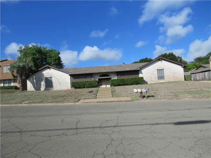 Primary Photo - 1104 Woodland W Dr