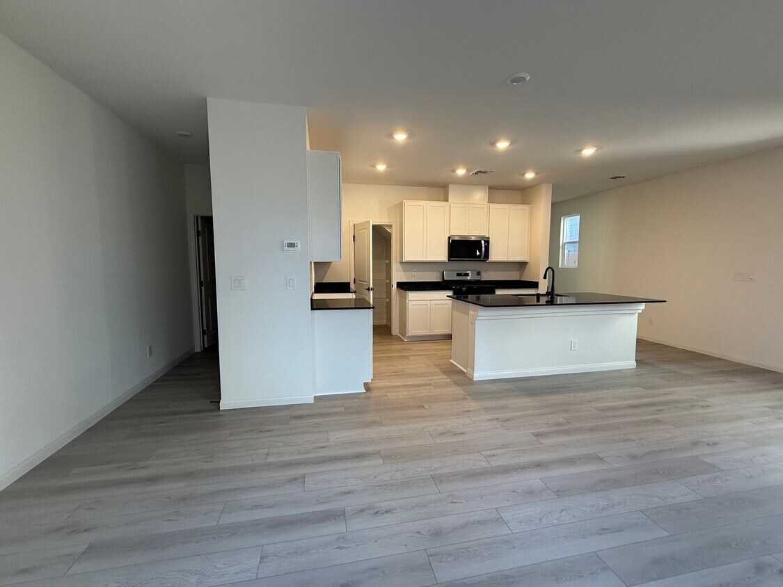 Foto principal - Brand new Southwest 3 bedrooms 2.5 bathrooms