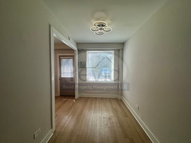 Foto del edificio - Beautiful 2 Bedroom Midtown Apartment!!