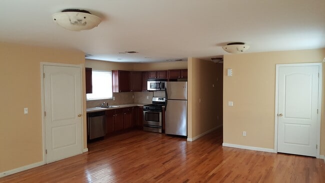 Building Photo - 65 2nd St