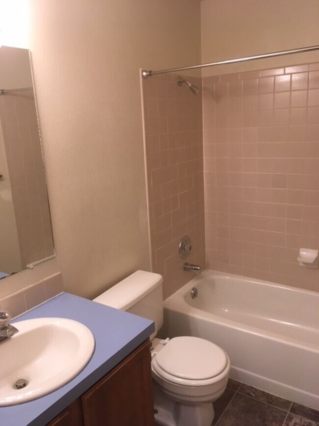 Foto del edificio - Comfortable 2-Bedroom Townhome in Fort Collins