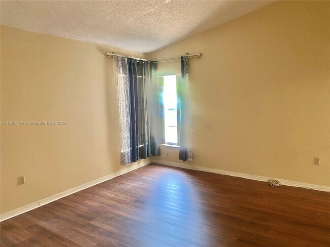 Foto del edificio - 19303 NW 87th Ct Cir