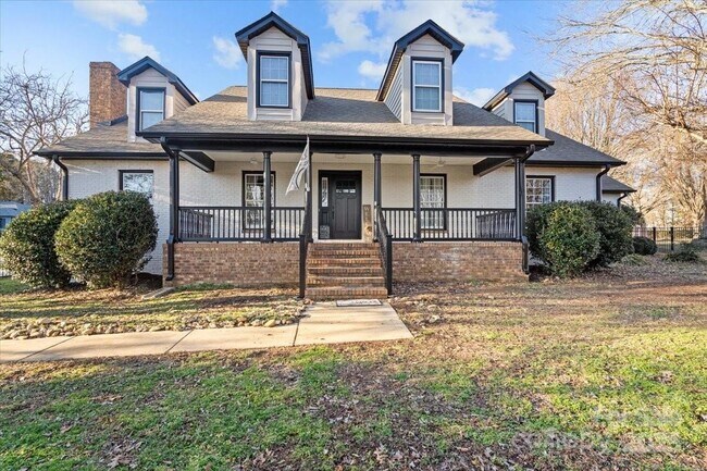 Foto del edificio - 8478 Rocky River Rd
