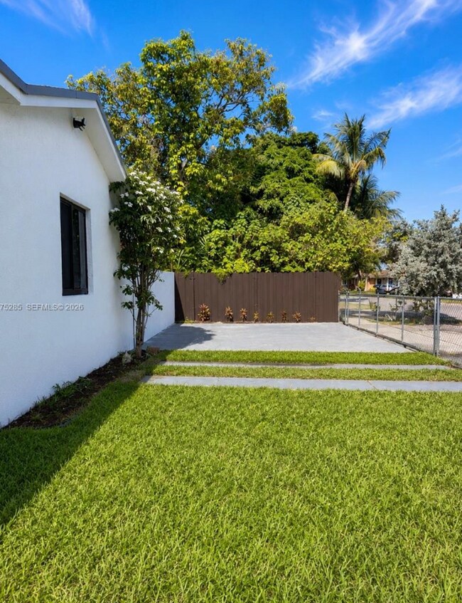 Foto del edificio - 6791 SW 25th St
