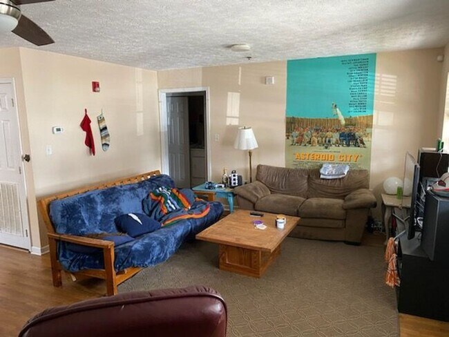 Foto del edificio - Renaissance II Condominiums: Available Fal...