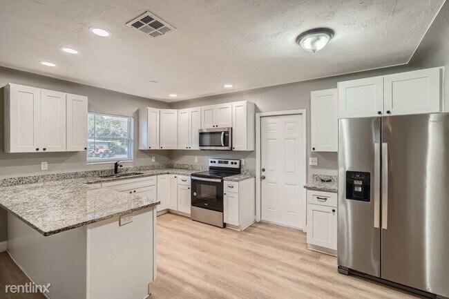 Building Photo - 3 br, 2 bath House - 1601 Carlos Avenue UNIT