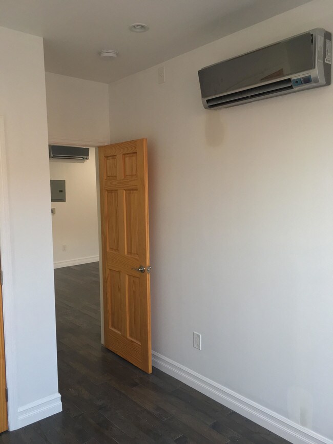 Building Photo - 183 Covert St