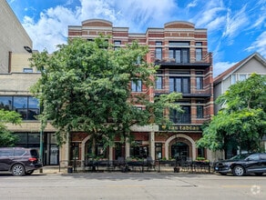 Building Photo - 2942 N Lincoln Ave