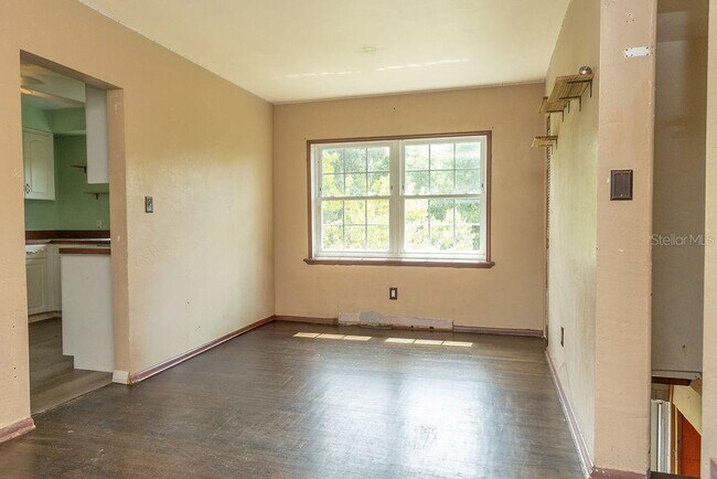 Building Photo - 1197 N Garfield Ave