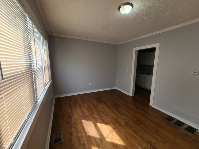 Building Photo - 143 W 35th St