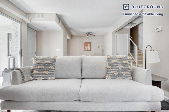 Building Photo - 940 Willowleaf Dr