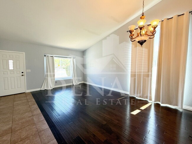 Building Photo - 1249 W Kelly Ln