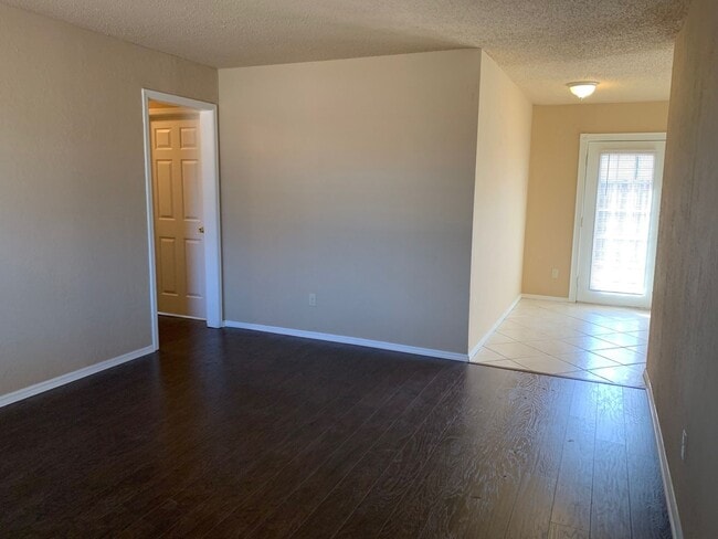 Building Photo - 1001 SE Alta Ln