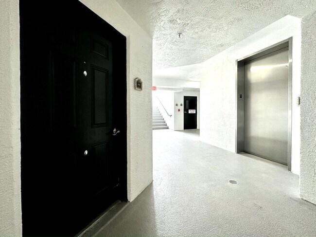 Foto del edificio - 1690 Renaissance Commons Blvd