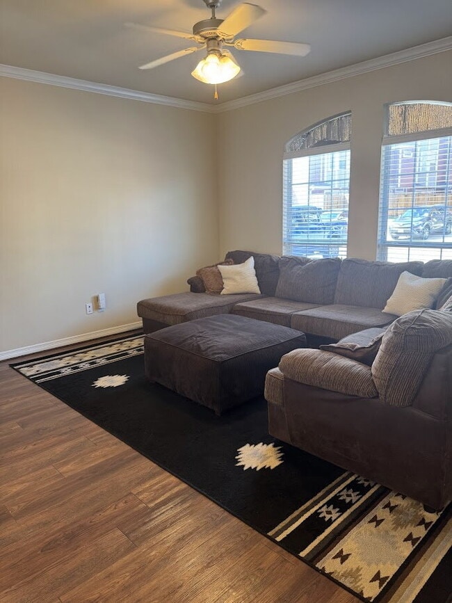 Foto del edificio - 4 Bedroom 4.5 Bath and 4 parking spaces