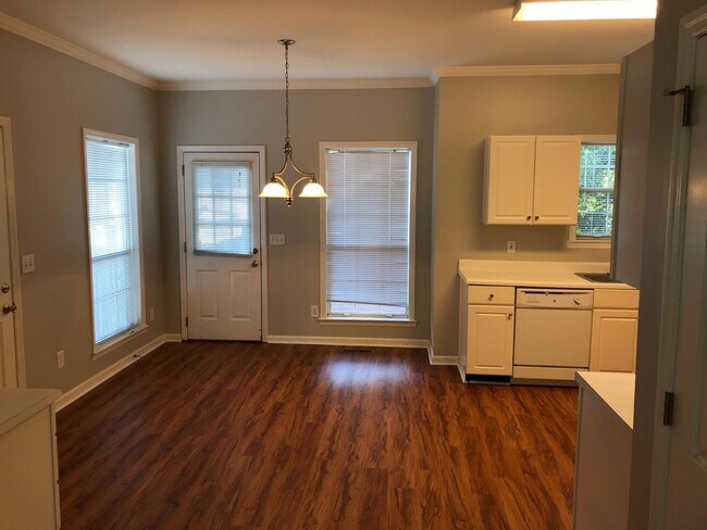 Building Photo - 704 Calloway Ct