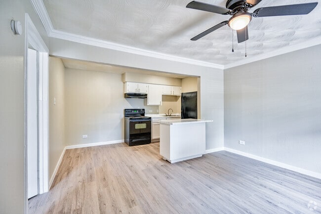 1BR, 1 BA - 497SF - Kitchen - North Hills Crest