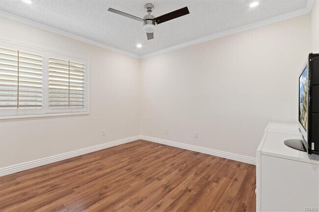 Foto del edificio - 14915 W San Fernando Mission Blvd