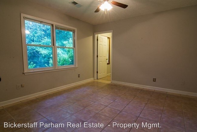 Building Photo - 6700 Springlake Dr