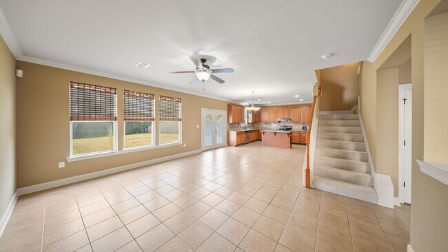 Building Photo - 3 Bedroom home with a Bonus area! Sits on ...