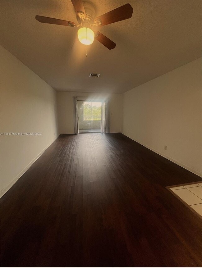Foto del edificio - 7701-7713 Davie Road Extension Ext