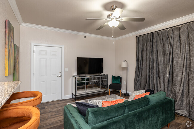 2BR, 2BA - 1,022SF - Living Room - The Pointe Conway