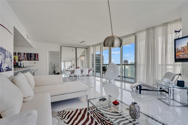 Foto del edificio - 465 Brickell Ave