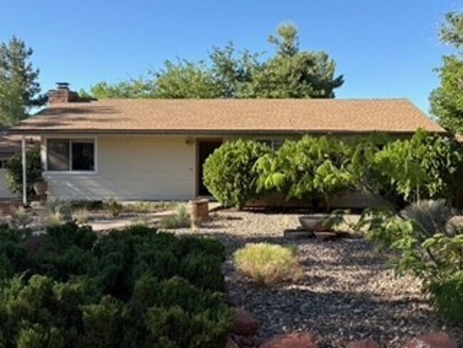 Foto del edificio - Cozy, West Sedona home with large fenced b...