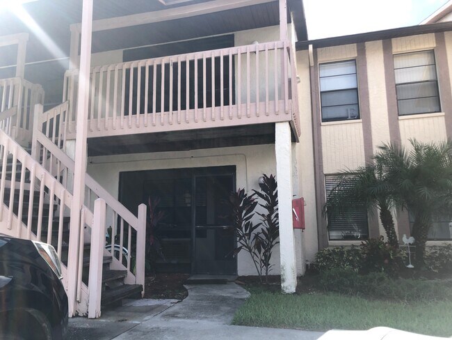 1st floor condo - 13126 Feather Sound Dr