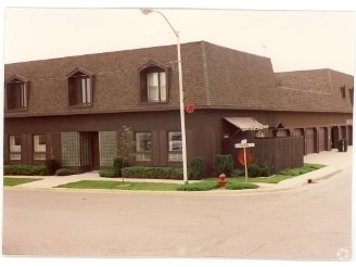 Building Photo - 425 McClellan St