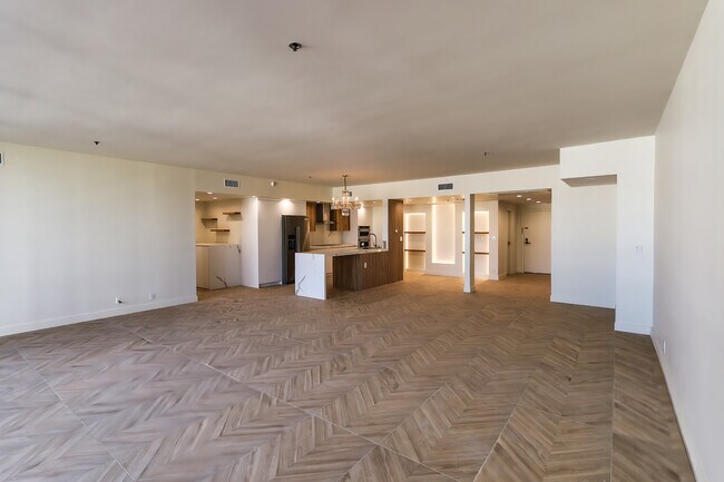 Building Photo - 10660 Wilshire Blvd