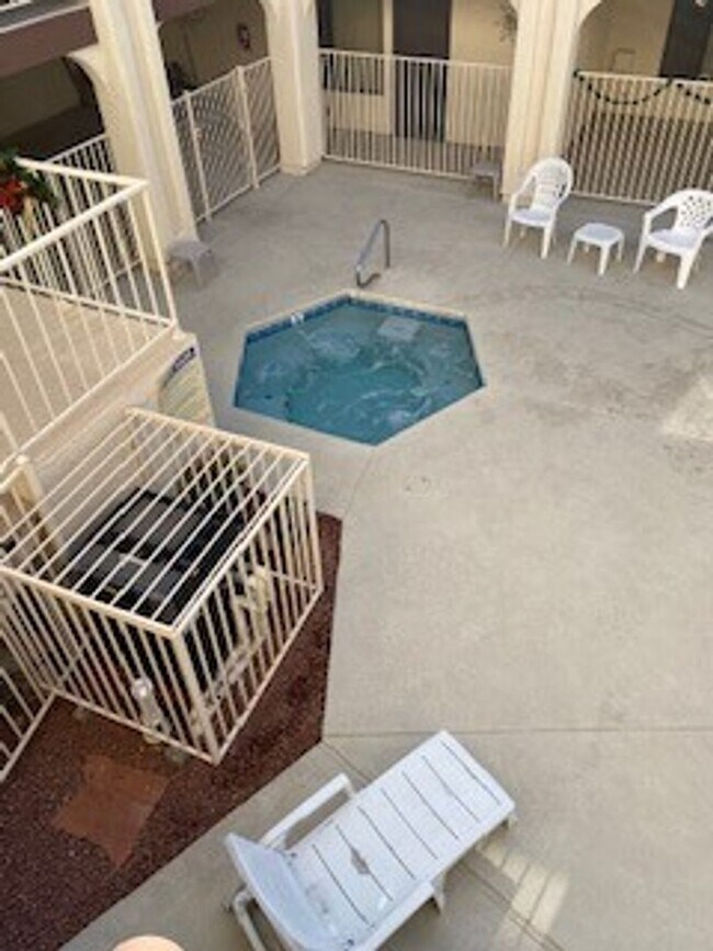 Foto del edificio - 55+ Community Furnished Condo