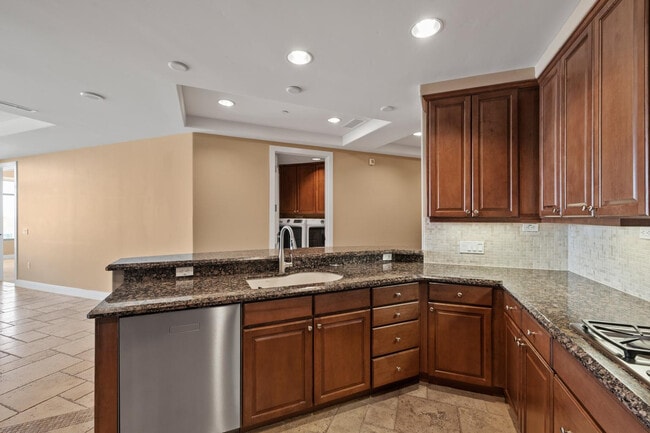 Foto del edificio - 2211 E Camelback Rd