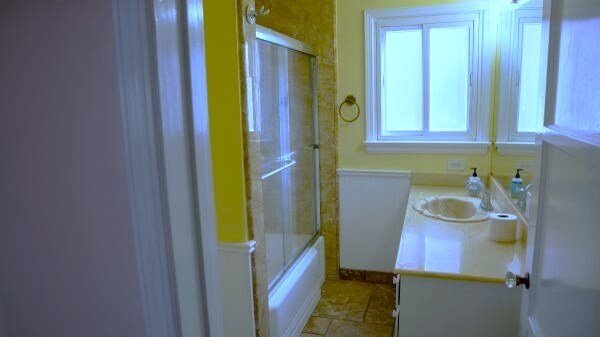 BAÑO Y BAÑO 2 - 1511 N Rose St