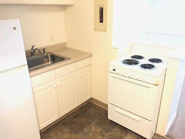 Building Photo - 0 bedroom in Seattle WA 98103