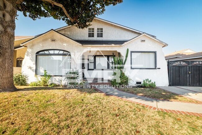 Foto del edificio - Charming 3-Bedroom Single Home in Lynwood ...