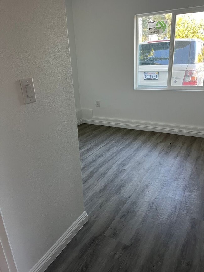 Building Photo - Cute 1 Bedroom Unit in Nice Neighborhood!