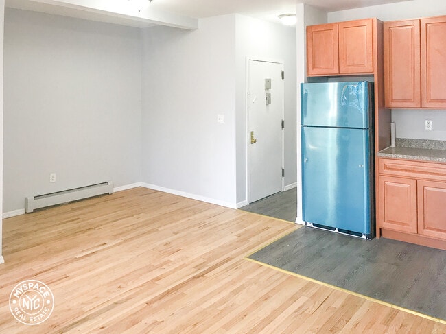 Building Photo - 144 Jamaica Ave