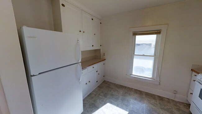 Building Photo - 2416 Atwood Ave