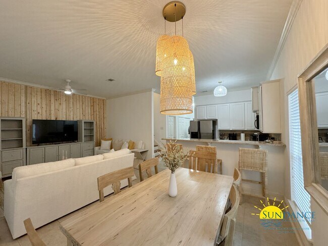 Foto del edificio - Exceptional Opportunity: Main Home plus Ga...