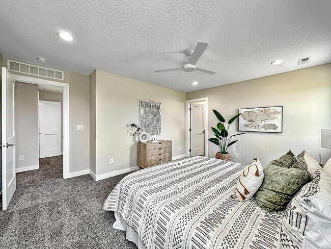 Foto del edificio - Luxury New Construction Townhome with Attached 2 Car Garage!