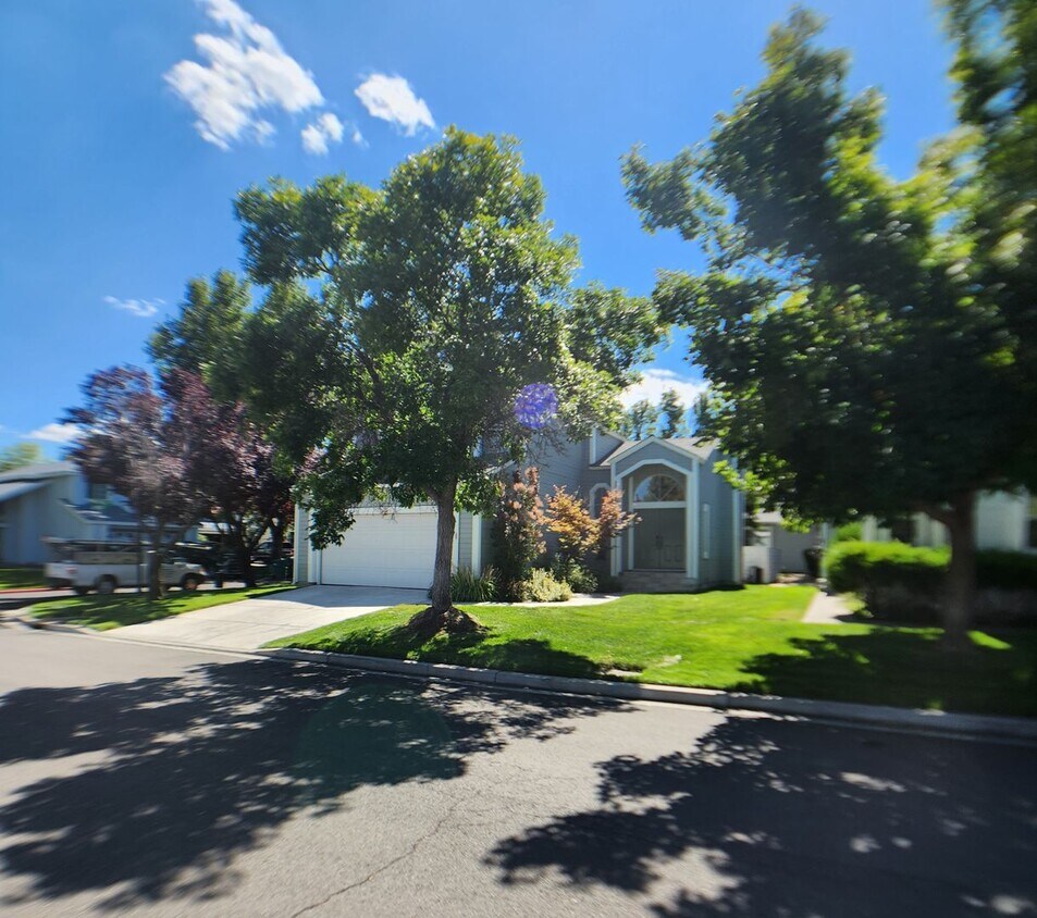 Primary Photo - Crystal Lake Home For Rent