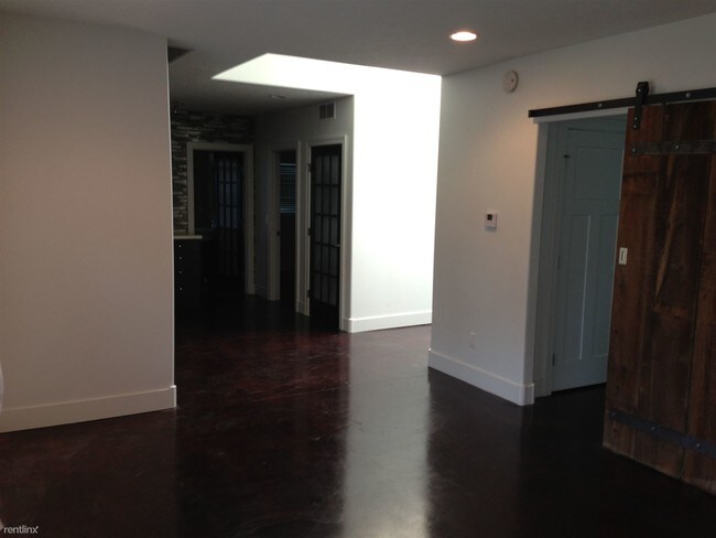 Building Photo - 2 br, 1 bath  - 120 Eastern Ave SE Apt 3