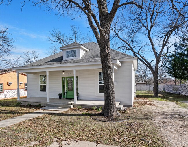 Building Photo - Outstanding Remodeled 3 Bedroom, 2 Bath Ho...