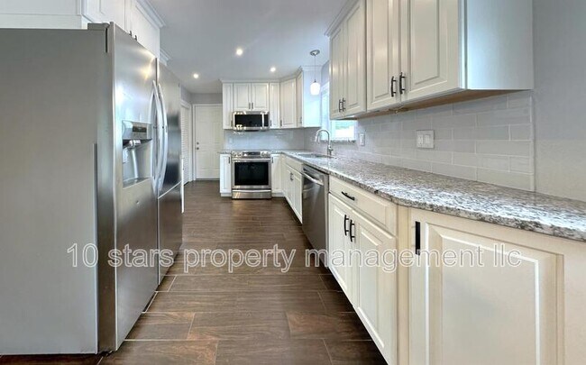 Foto del edificio - 6849 99th Ave