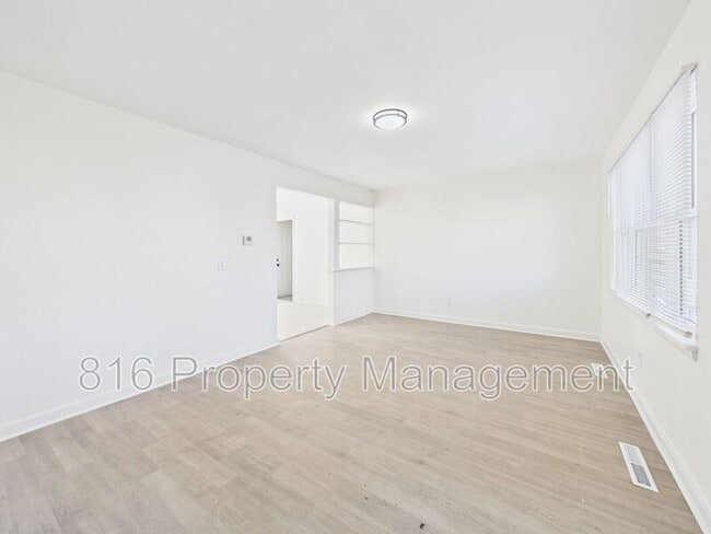 Foto del edificio - 5017 Dodson Ave