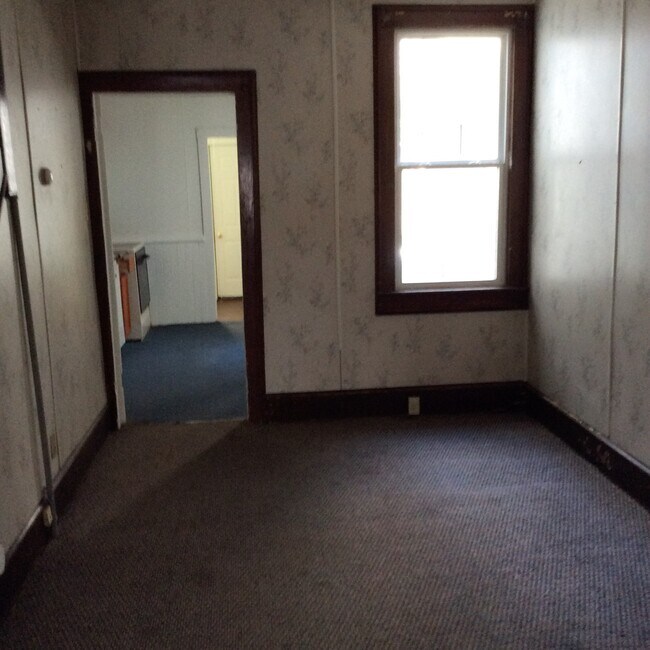 Building Photo - 241 W Walnut St