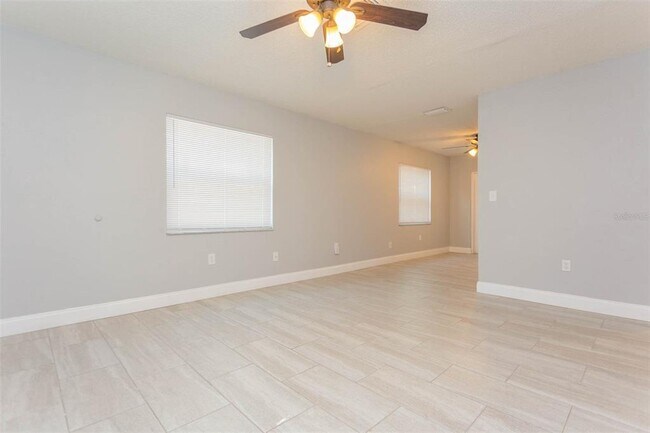 Building Photo - 5933 Maki Ln
